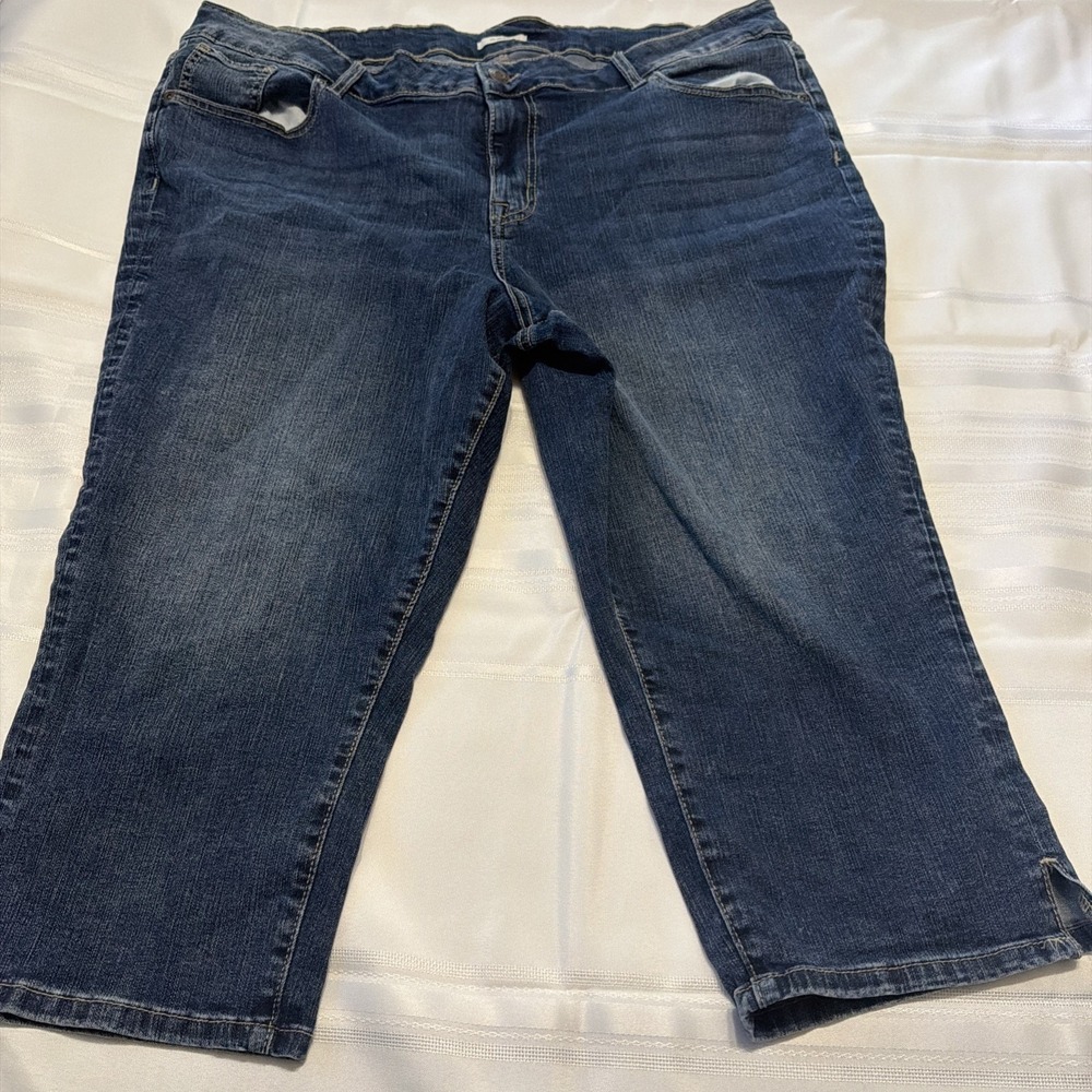 Maurices M Jeans Womens 24W Dark Wash Cropped Denim Capri Pants Stretch Slit Hem